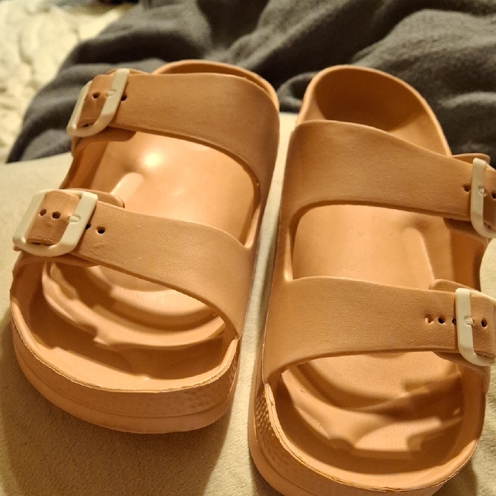 Comfortable Tan Leather Sandals with Buckle Straps